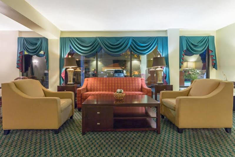 Super 8 By Wyndham Orangeburg Hotel Екстериор снимка